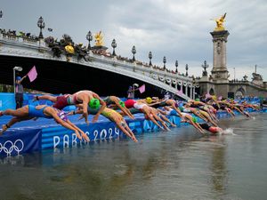 Supporting image for story: Water quality of Seine under the spotlight again ahead of mixed relay triathlon