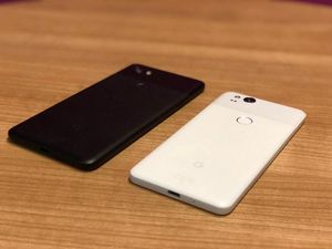Supporting image for story: Pixel 2 and Pixel 2 XL Review: Great software that deserves better hardware