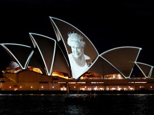 Supporting image for story: Sydney Opera House sails lit with Queen’s image to honour her memory