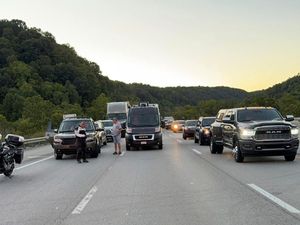 Supporting image for story: Body found in search for Kentucky highway shooting suspect