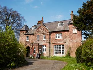 Supporting image for story: Neolithic monument discovered under Thomas Hardy’s former home protected