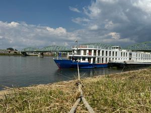 Supporting image for story: Two dead and five missing after Danube boat collision in Hungary