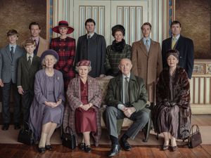 Supporting image for story: Stars of The Crown to attend London premiere ahead of fifth series