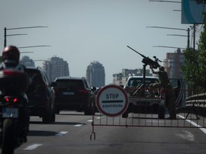 Supporting image for story: Ukraine president says Russian bombardment involved 100 missiles and 100 drones