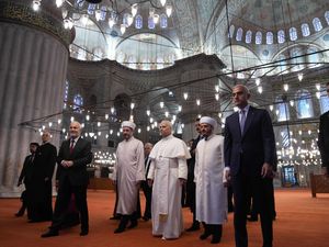 Supporting image for story: Pope visits famous Blue Mosque in Turkey as he focuses on unifying Christians