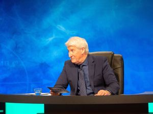 Supporting image for story: Jeremy Paxman to bid farewell to University Challenge after almost three decades