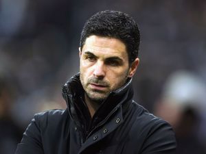 Mikel Arteta frowns during Arsenal's Carabao Cup semi-final second leg defeat to Newcastle