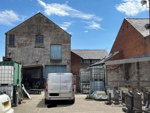 Supporting image for story: Oswestry apartment plans approved despite objections