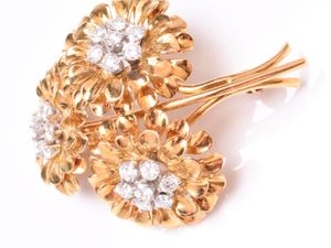 Supporting image for story: Seller consigns £30,000 collection of jewellery and watercolours to Shrewsbury auction