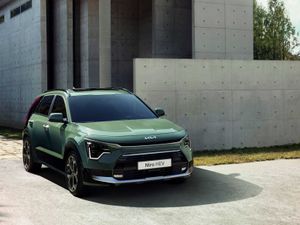 Supporting image for story: Kia details powertrains on upcoming Niro