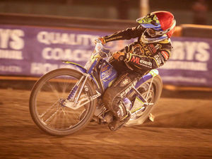 Supporting image for story: Wolverhampton Wolves secure advantage in win over Belle Vue