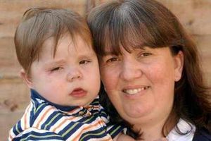 Lewis Prior with mum Karen