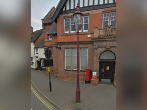 Supporting image for story: Concerns after 'unsafe, tilting' ancient street light in Bridgnorth is removed