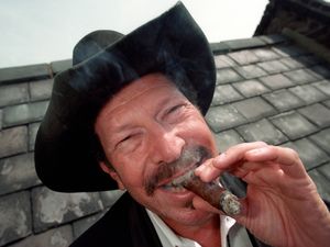 Supporting image for story: Singer, writer and politician Kinky Friedman dies aged 79