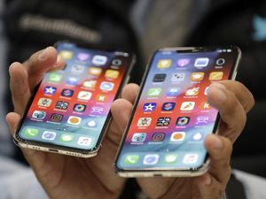 Supporting image for story: Positive reaction to latest iPhone offerings from Apple