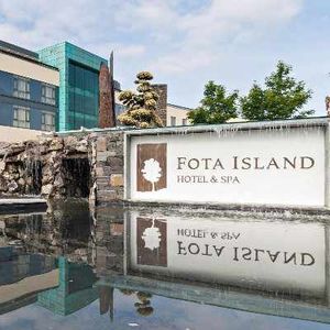 Fota Island in Cork is Wolves' training camp for the week
