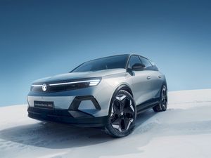 Supporting image for story: Vauxhall Grandland Electric now comes with all-wheel-drive