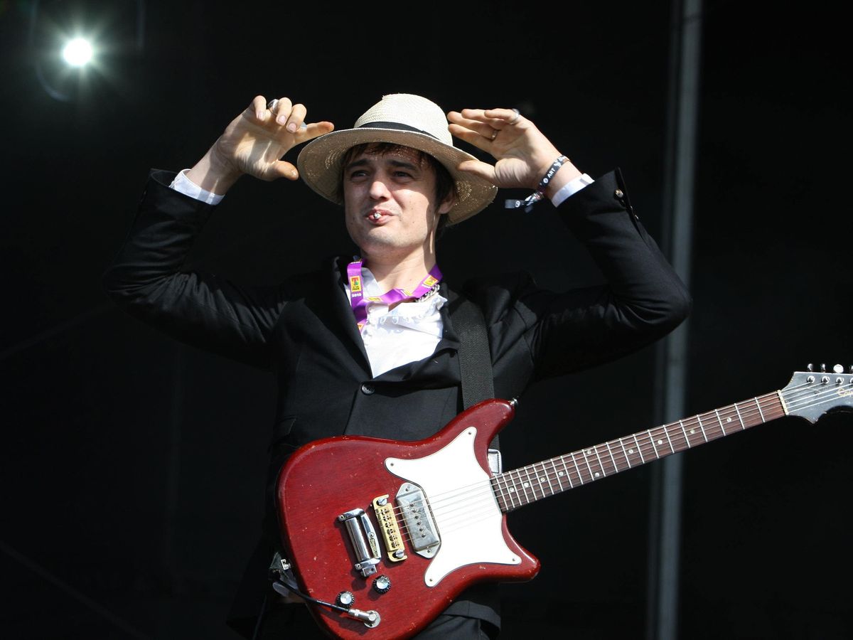 Pete Doherty&rsquo;s Babyshambles joined by Carl Barat and Bill Bailey at London gig