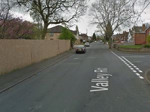 Supporting image for story: Man stabbed 'on doorstep by bogus parcel courier' in attack