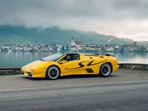 Supporting image for story: One-of-two Lamborghini Diablo SV Roadster heading to auction