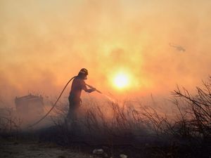 Supporting image for story: Wildfires threaten Turkish city as southern Europe grapples with blazes