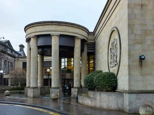 Supporting image for story: Pair admit organised crime involvement during drug smuggling trial