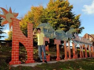 Supporting image for story: Netherton's new sign brings a taste of Hollywood