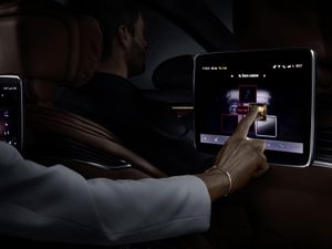 Supporting image for story: Mercedes-Benz previews new S-Class infotainment system