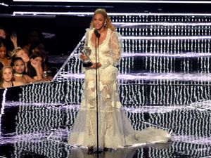 Supporting image for story: Beyonce to bring Cowboy Carter Tour to London for six nights