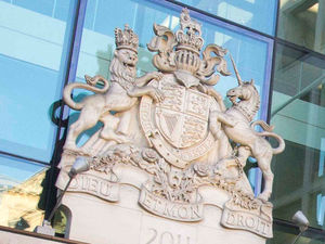 Supporting image for story: Roof warning for duo before man fell, jury told