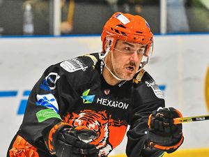 Supporting image for story: Telford Tigers rue slow start as they lose at the Raiders