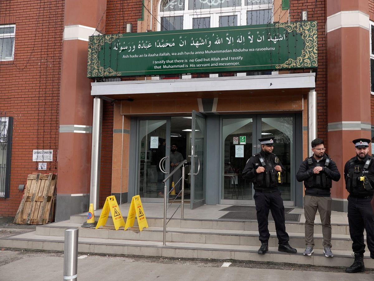 Call for more police help from Manchester mosque after &lsquo;concerning&rsquo; axe incident
