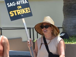 Supporting image for story: Hilary Duff and Kevin Bacon join picket lines of US actors’ union strike