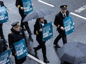 Supporting image for story: Aer Lingus pilots march around Dublin Airport during eight-hour strike