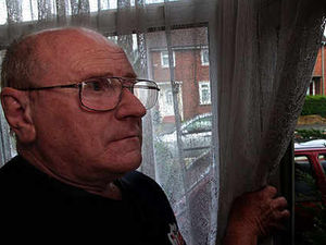 Supporting image for story: Powder thrown at robbery victim