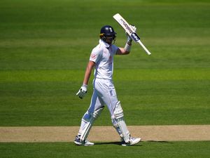 Supporting image for story: Jamie Smith picks up the baton for England after early Joe Root dismissal
