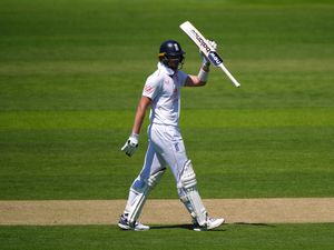Supporting image for story: Jamie Smith picks up the baton for England after early Joe Root dismissal