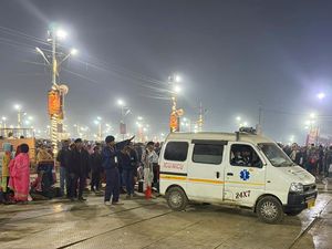 Supporting image for story: Dozens injured in stampede at massive Maha Kumbh festival in India
