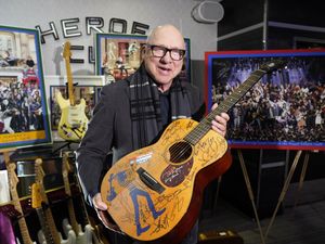 Supporting image for story: Mark Knopfler addresses if he will ever perform as part of Dire Straits again