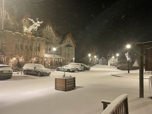 Supporting image for story: People wake up to a white Christmas in parts of UK
