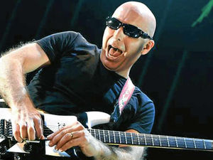 Supporting image for story: Guitar hero Satriani