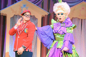 Supporting image for story: 57,000 flock to see Wolverhampton Grand panto