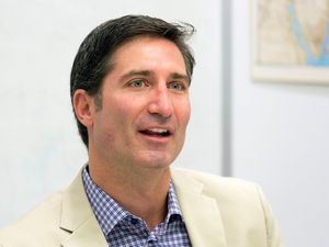 Supporting image for story: Starbucks boss replaced by Chipotle chief executive Brian Niccol