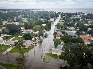 Supporting image for story: Helene lashes southeastern US after coming ashore as Category 4 storm