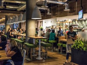 Supporting image for story: What the calorie counts that now appear on menus actually mean