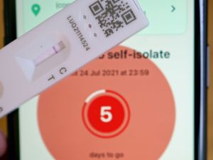 Supporting image for story: Discontent grows over ‘pingdemic’ amid food warnings and transport disruption