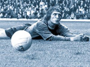 Supporting image for story: Tributes pour in for Wolves' League Cup final hero Gary Pierce