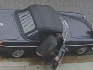 Supporting image for story: Thieves captured on camera stealing classic car in broad daylight