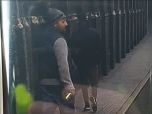 Supporting image for story: Appeal to trace man after woman's purse stolen in Wolverhampton