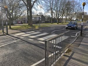 Supporting image for story: ‘Embed road signs in pavements to protect pedestrians on phones,’ says expert